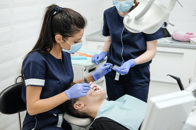 Dental Hygienists and Dental Assistants What’s the Difference