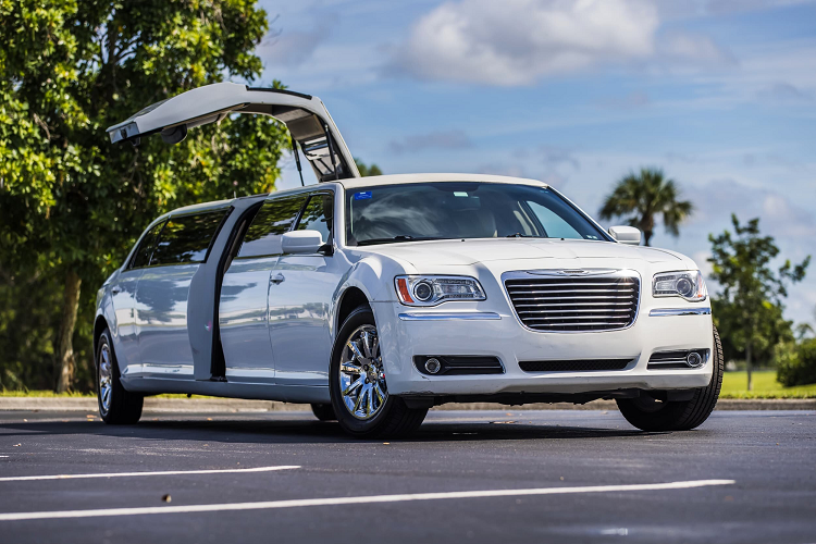Chrysler 300 - Luxurious Limousines
